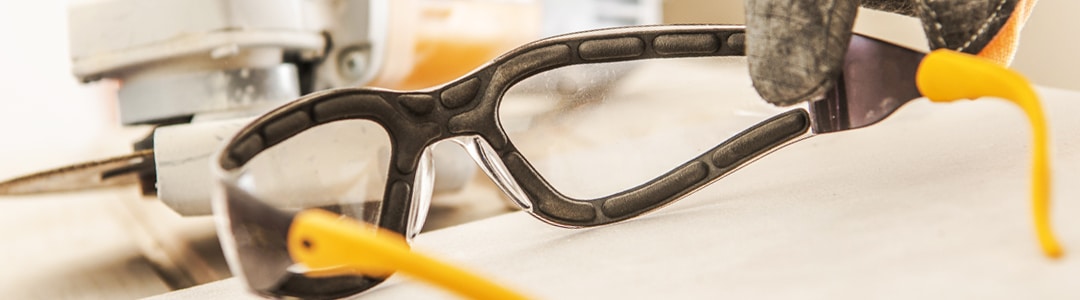 How do I choose safety glasses?