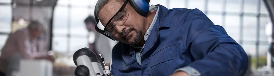 Who pays for prescription safety glasses UK?